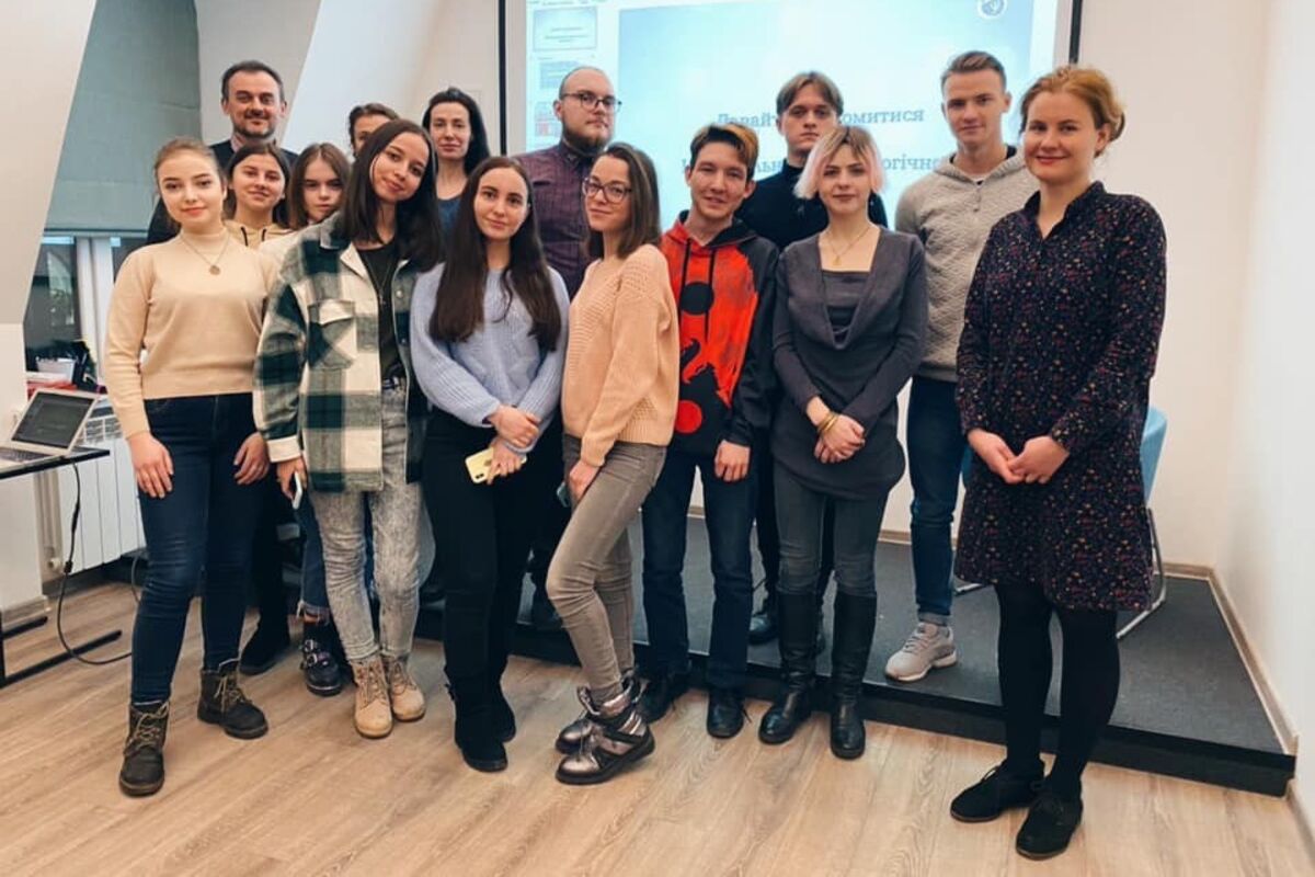 Зустрічі із студентами в НПА